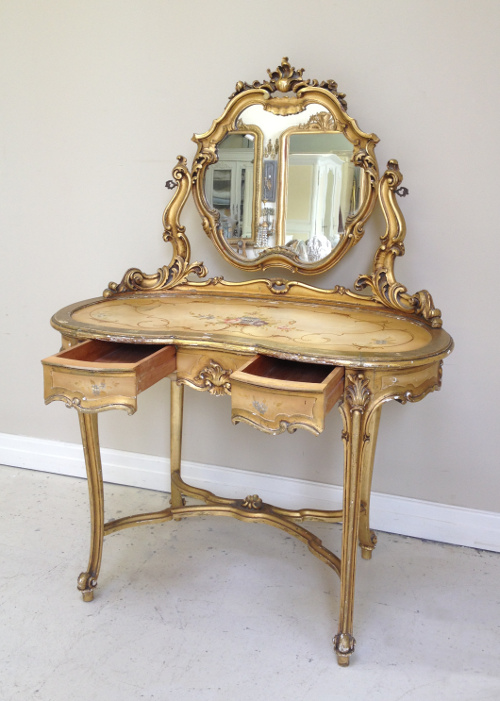 A551 Italian Giltwood Dressing Table